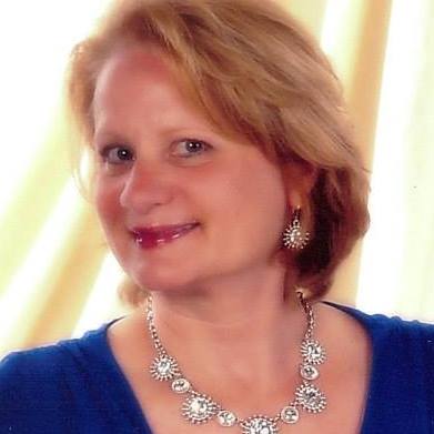 Kristie Pooley, the GIA Certified Diamontologist and owner of Catawba Island Jewelers, a trusted local jewelry store in Port Clinton, Ohio.